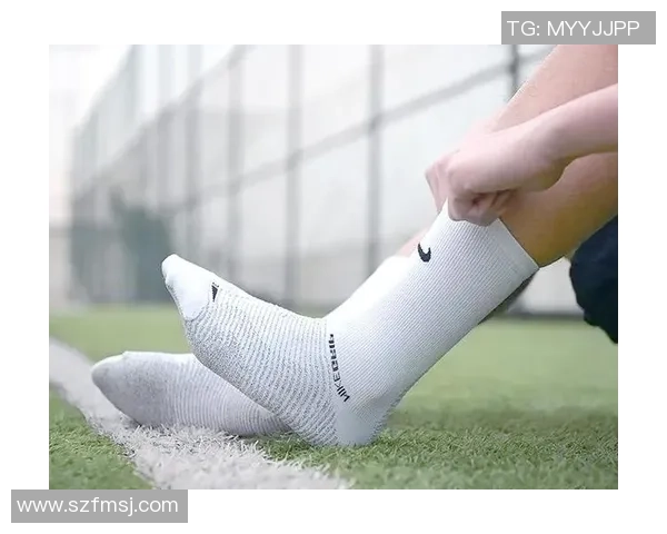 足球明星专属球袜设计与功能解析揭秘 足球明星专属球袜设计与功能解析揭秘