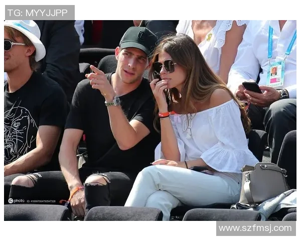 巴萨球星携子共赴足球场见证亲子时光展现温馨父爱 巴萨球星携子共赴足球场见证亲子时光展现温馨父爱